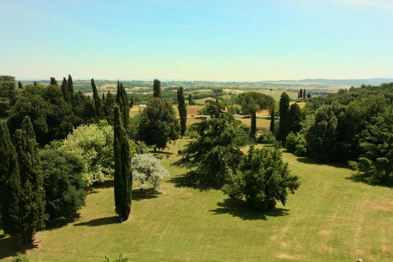 Castello Di Sovicille - Residenza D'Epoca Bed & Breakfast エクステリア 写真