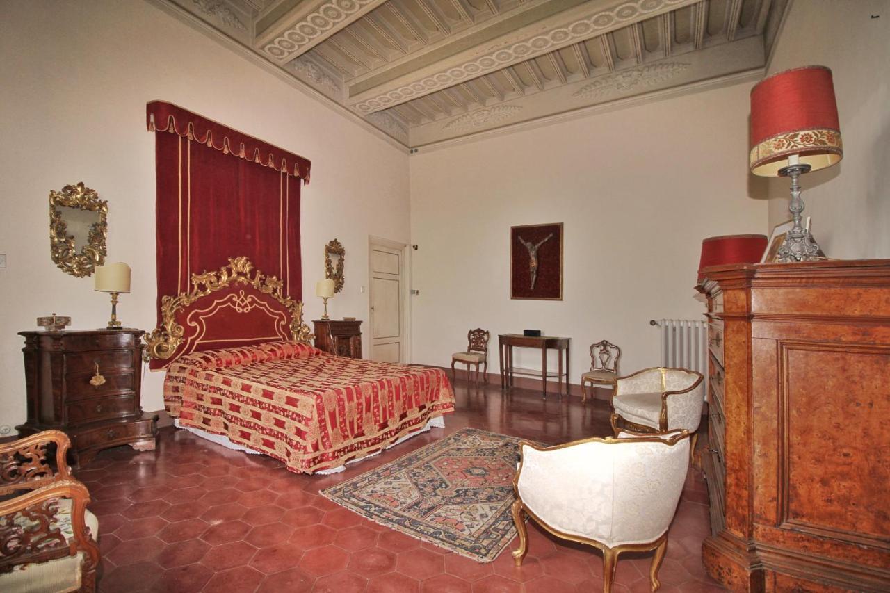 Castello Di Sovicille - Residenza D'Epoca Bed & Breakfast エクステリア 写真