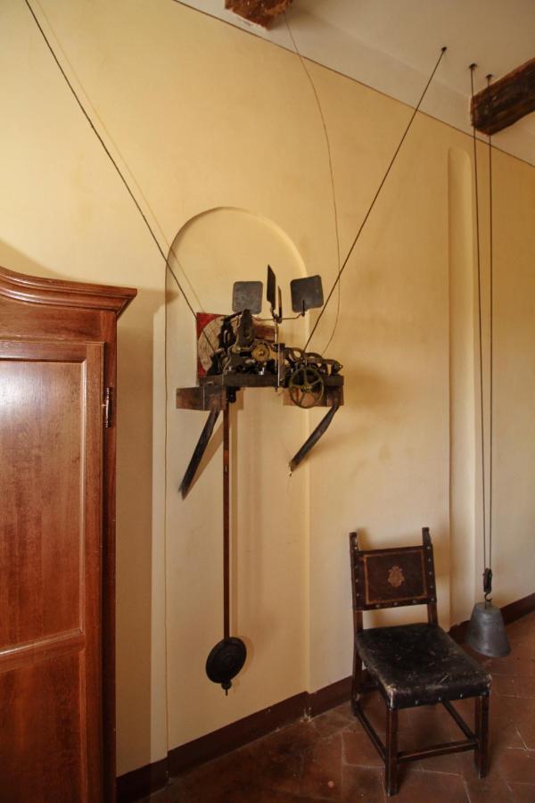 Castello Di Sovicille - Residenza D'Epoca Bed & Breakfast エクステリア 写真