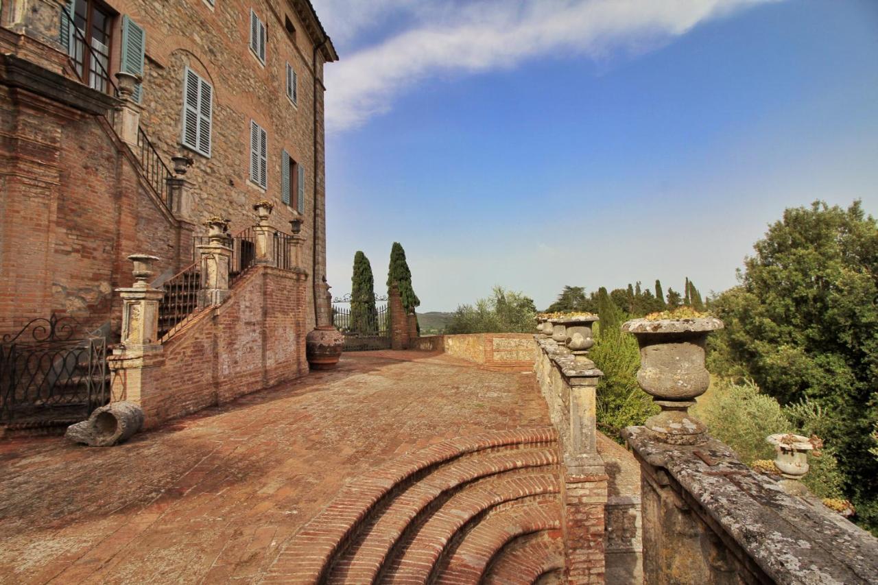 Castello Di Sovicille - Residenza D'Epoca Bed & Breakfast エクステリア 写真