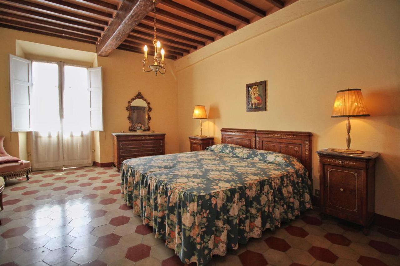 Castello Di Sovicille - Residenza D'Epoca Bed & Breakfast エクステリア 写真