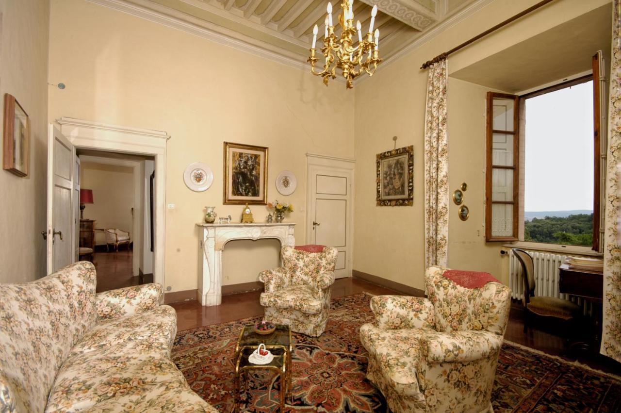 Castello Di Sovicille - Residenza D'Epoca Bed & Breakfast エクステリア 写真