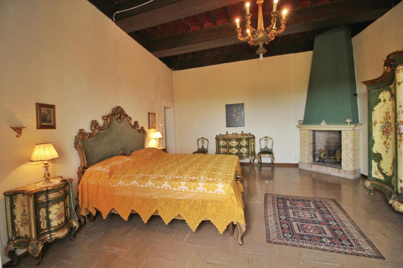 Castello Di Sovicille - Residenza D'Epoca Bed & Breakfast エクステリア 写真